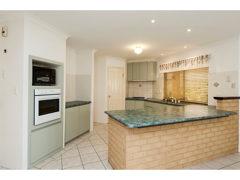 5 Requa Crescent, Warnbro WA 6169