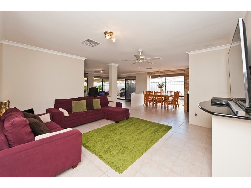 10 Royal Palm Drive, Warnbro WA 6169