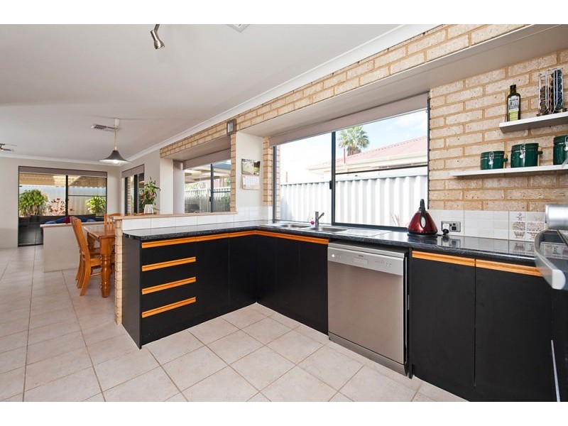 10 Royal Palm Drive, Warnbro WA 6169