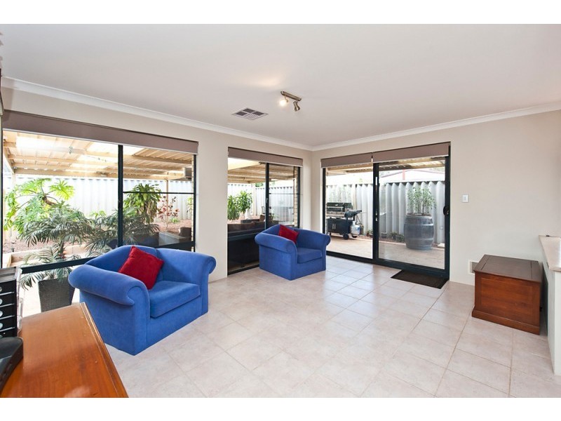 10 Royal Palm Drive, Warnbro WA 6169