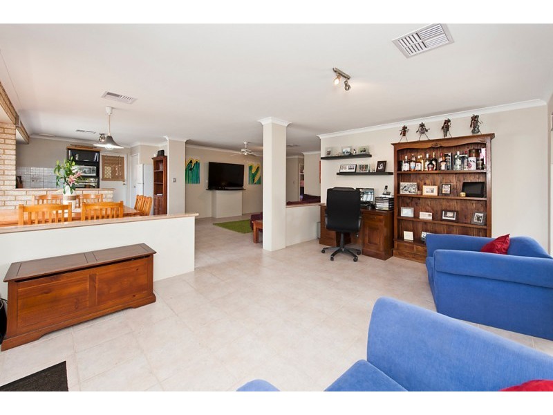 10 Royal Palm Drive, Warnbro WA 6169