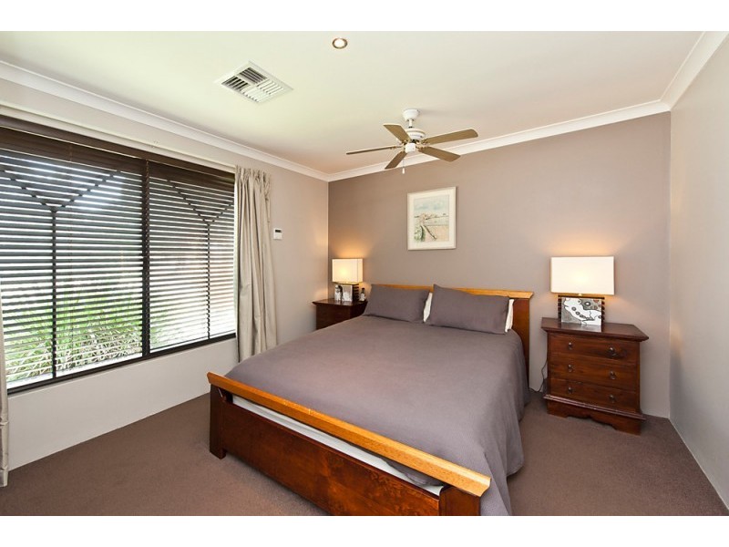 10 Royal Palm Drive, Warnbro WA 6169