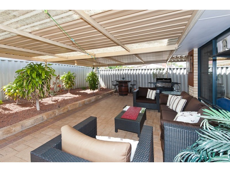 10 Royal Palm Drive, Warnbro WA 6169