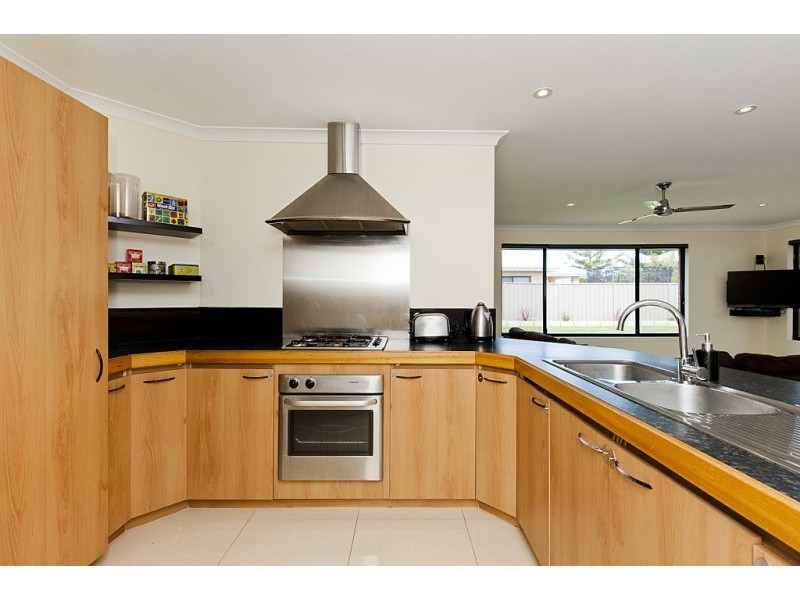 29 Vila Do Porto Cr, Secret Harbour WA 6173