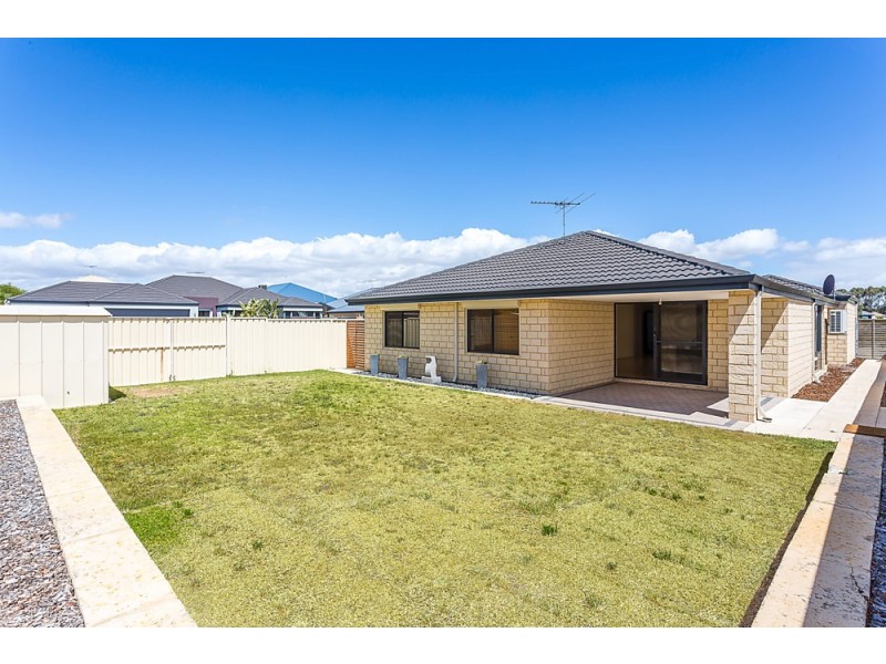 2 D’Arcole Turn, Secret Harbour WA 6173