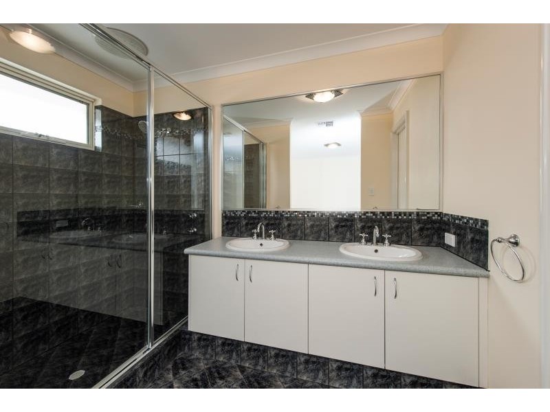 4 Keraudren Vale, Secret Harbour WA 6173