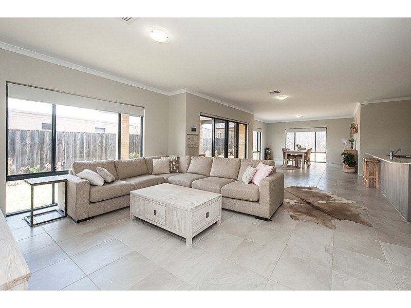 14 Breynia Link, Halls Head WA 6210