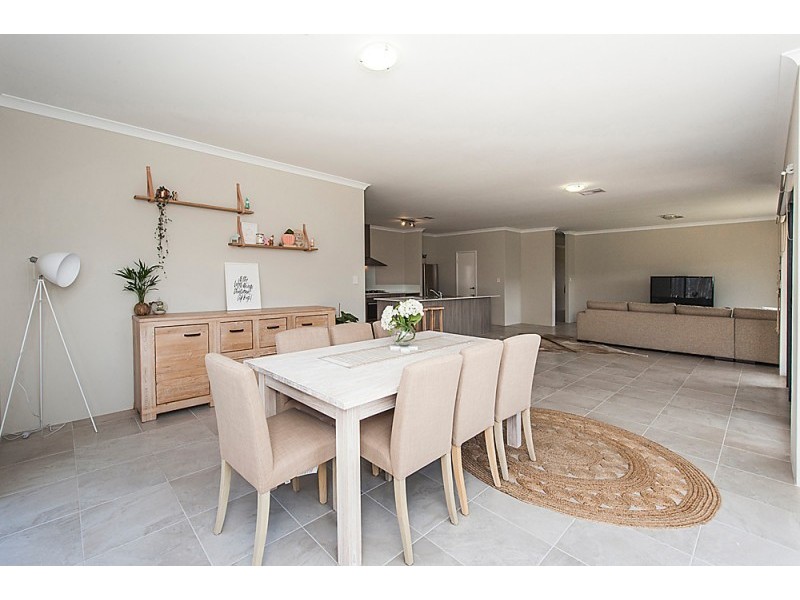 14 Breynia Link, Halls Head WA 6210