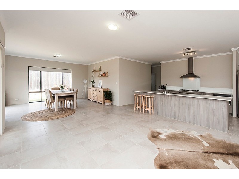 14 Breynia Link, Halls Head WA 6210