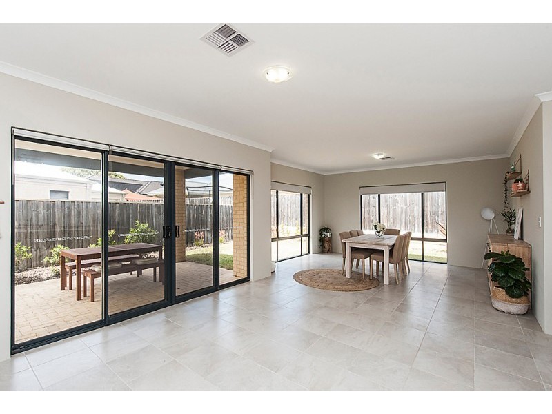 14 Breynia Link, Halls Head WA 6210