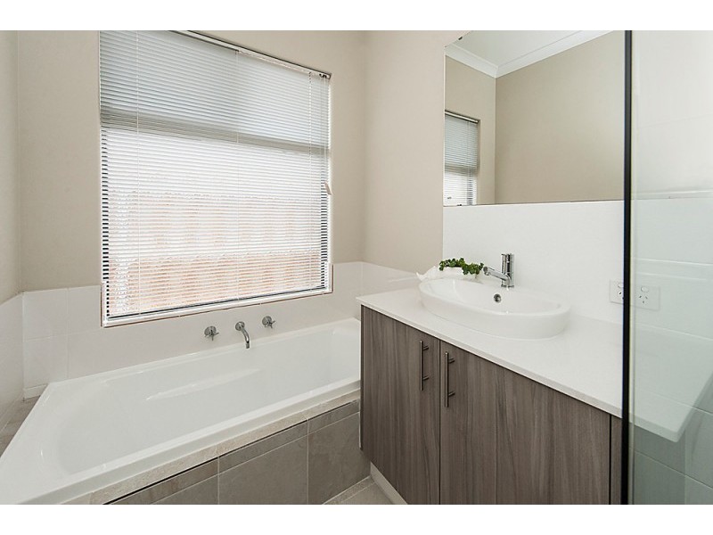 14 Breynia Link, Halls Head WA 6210