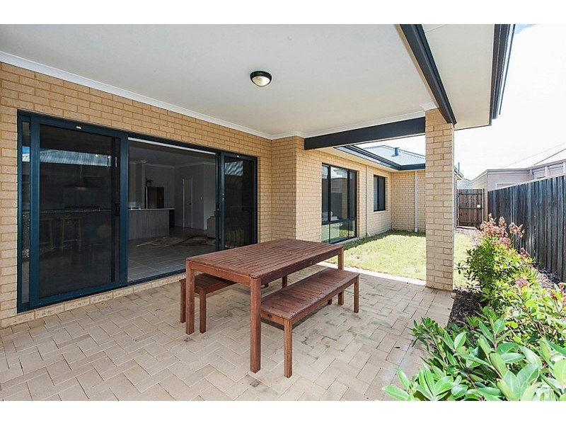 14 Breynia Link, Halls Head WA 6210