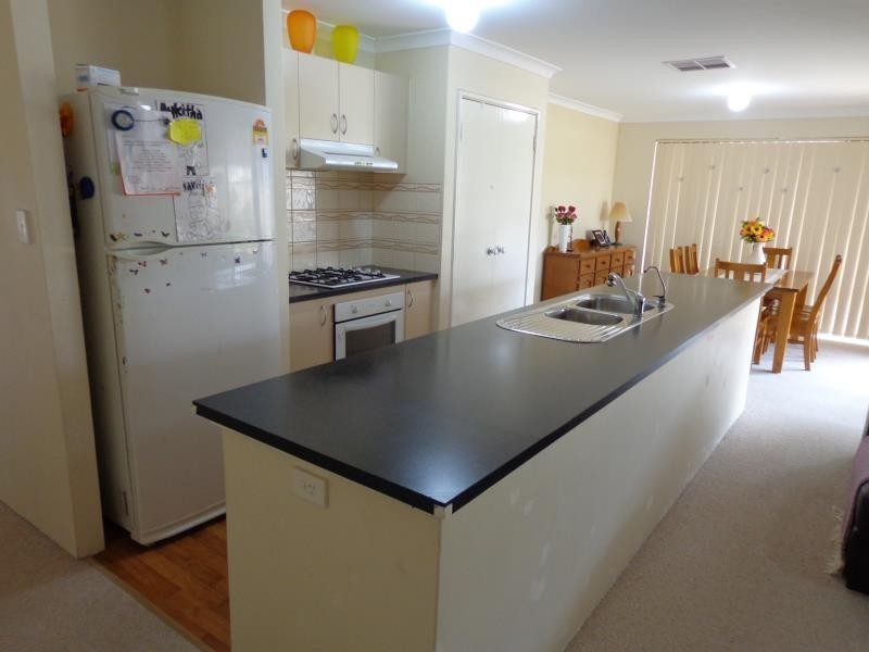 8 Hewson Way, Port Kennedy WA 6172