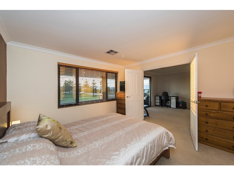 9 Wombarra Street, Secret Harbour WA 6173