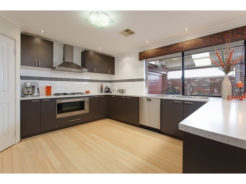 8 Cherokee Gardens, Secret Harbour WA 6173