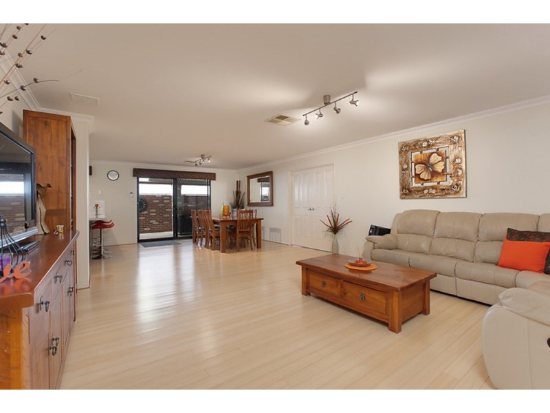 8 Cherokee Gardens, Secret Harbour WA 6173