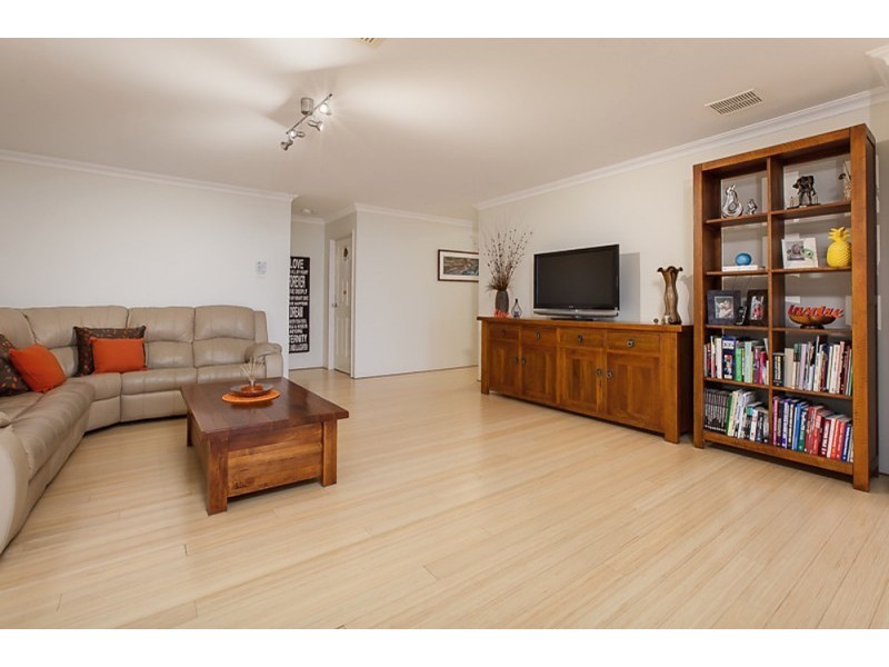 8 Cherokee Gardens, Secret Harbour WA 6173