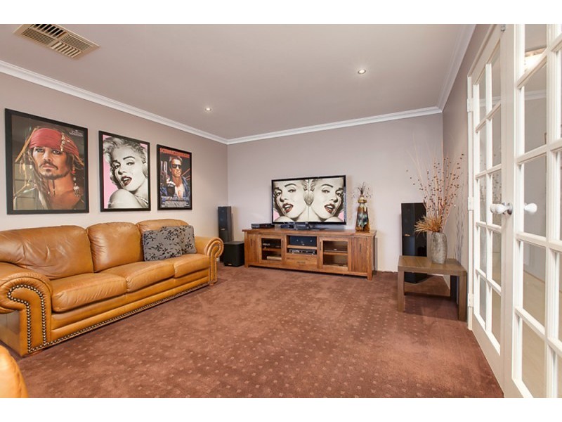 8 Cherokee Gardens, Secret Harbour WA 6173