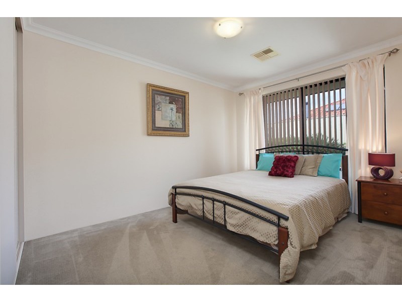 8 Cherokee Gardens, Secret Harbour WA 6173