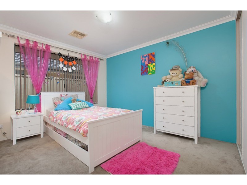 8 Cherokee Gardens, Secret Harbour WA 6173