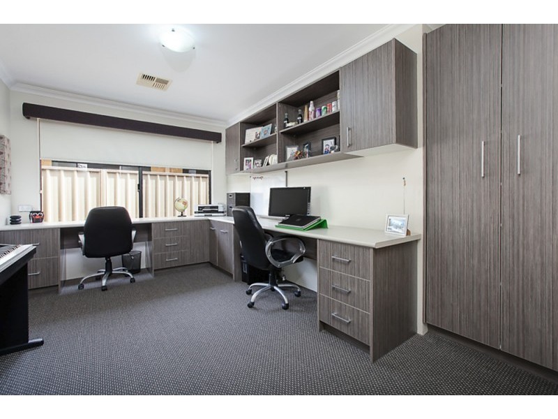 8 Cherokee Gardens, Secret Harbour WA 6173