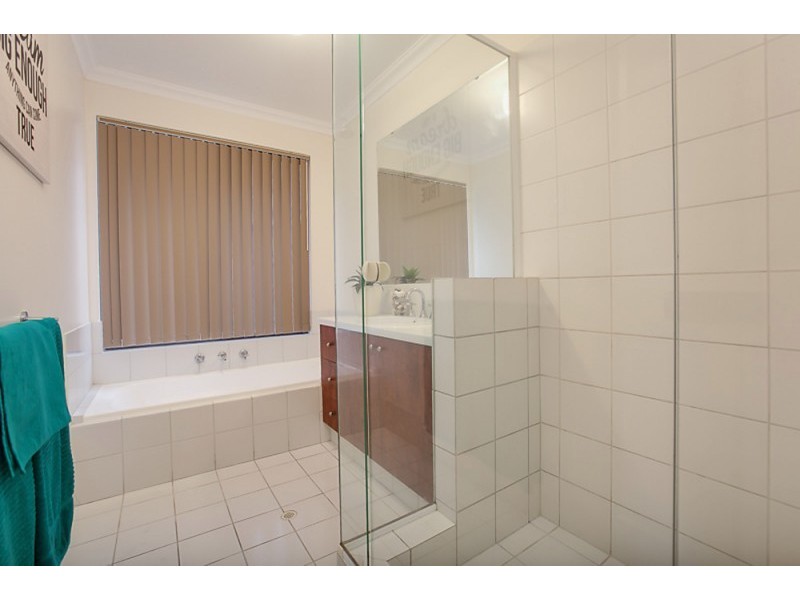 8 Cherokee Gardens, Secret Harbour WA 6173