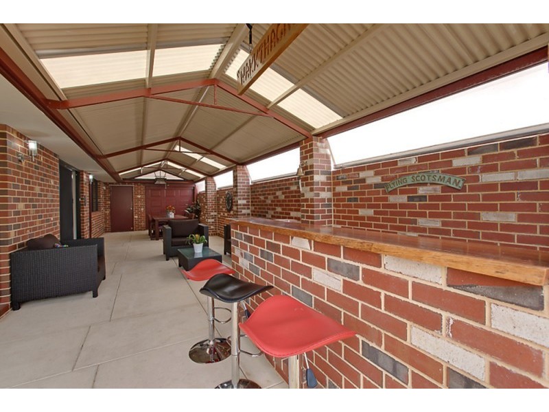 8 Cherokee Gardens, Secret Harbour WA 6173