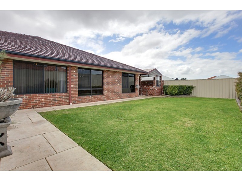 8 Cherokee Gardens, Secret Harbour WA 6173