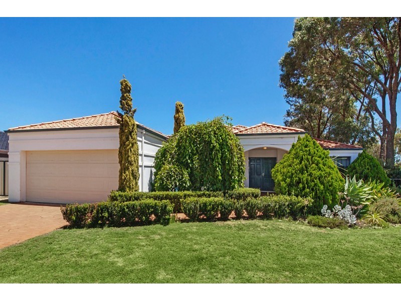 2 Summerville Ave, Secret Harbour WA 6173