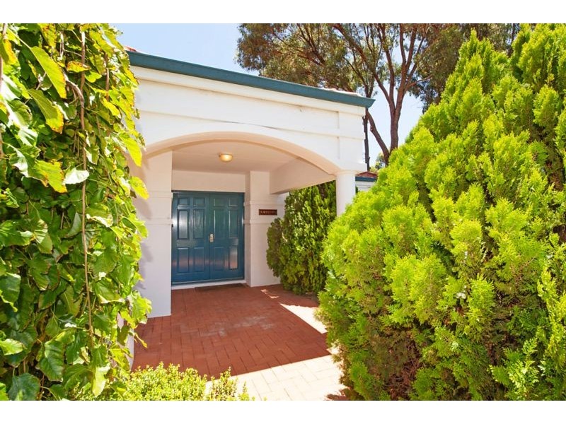 2 Summerville Ave, Secret Harbour WA 6173