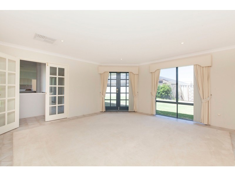 2 Summerville Ave, Secret Harbour WA 6173