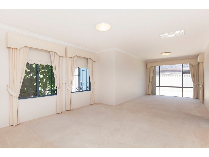 2 Summerville Ave, Secret Harbour WA 6173