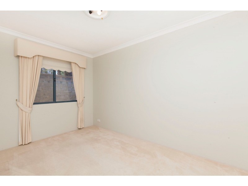 2 Summerville Ave, Secret Harbour WA 6173