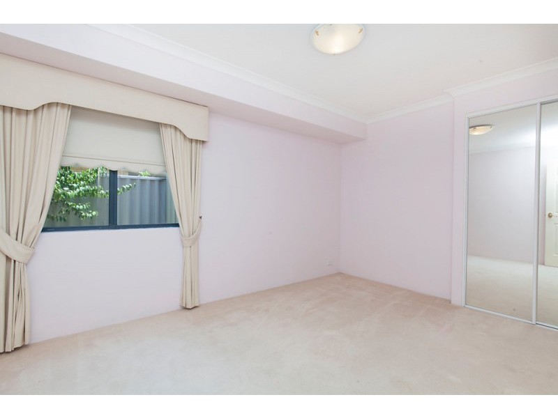 2 Summerville Ave, Secret Harbour WA 6173