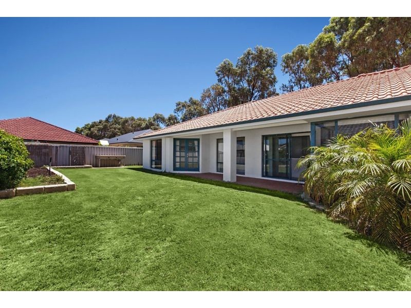 2 Summerville Ave, Secret Harbour WA 6173