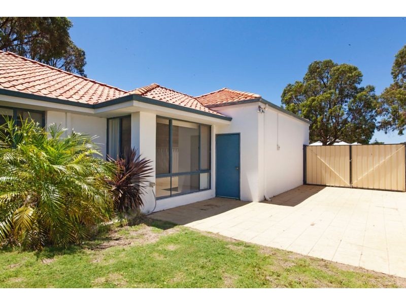 2 Summerville Ave, Secret Harbour WA 6173