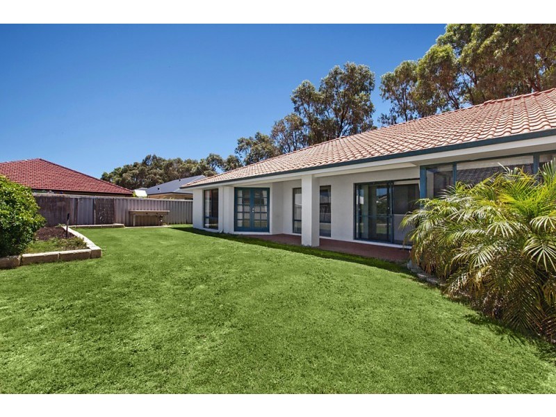 2 Summerville Ave, Secret Harbour WA 6173