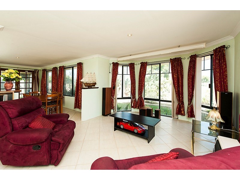 1 Morlaix Mews, Port Kennedy WA 6172