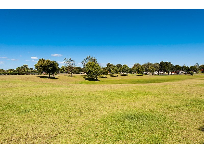 1 Morlaix Mews, Port Kennedy WA 6172