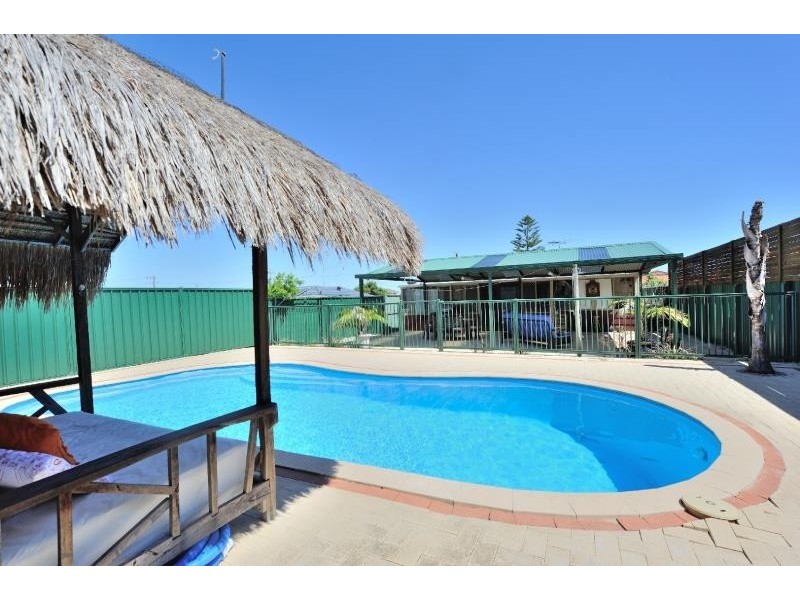 25 Crystaluna Drive, Golden Bay WA 6174