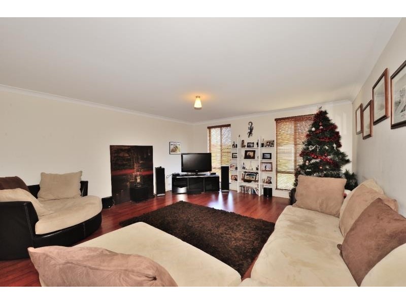 25 Crystaluna Drive, Golden Bay WA 6174