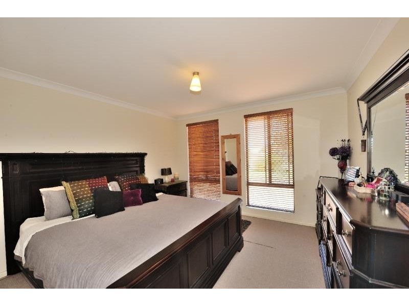 25 Crystaluna Drive, Golden Bay WA 6174