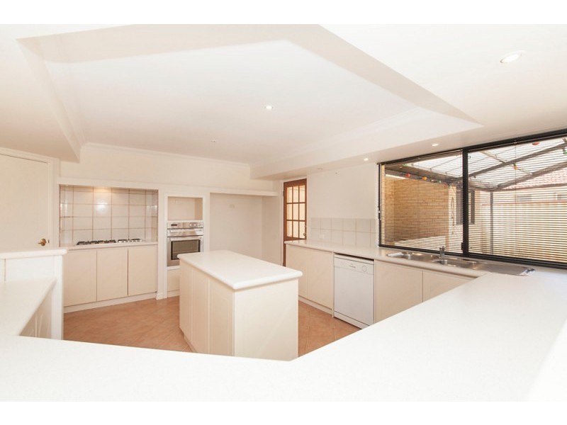 4 La Spezia Drive, Secret Harbour WA 6173