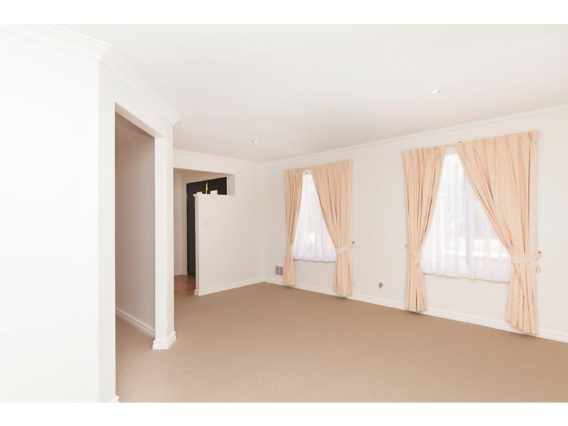 4 La Spezia Drive, Secret Harbour WA 6173