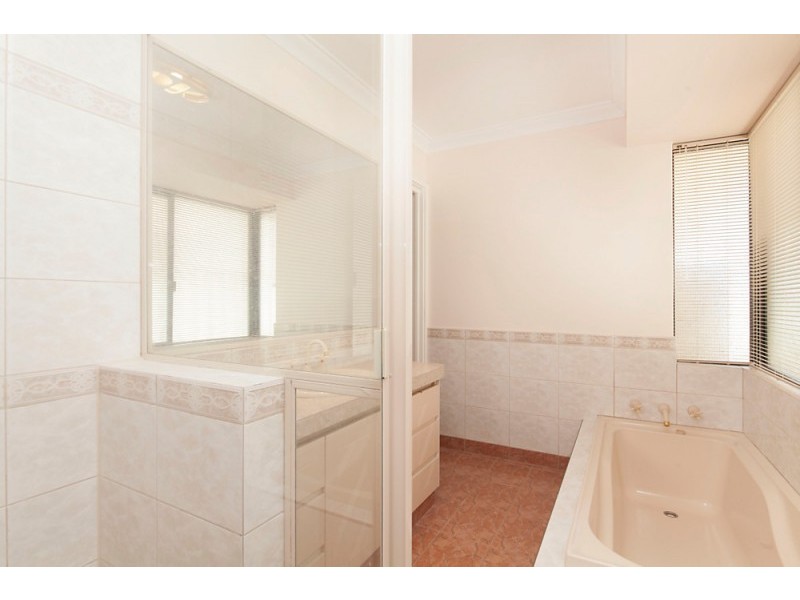 4 La Spezia Drive, Secret Harbour WA 6173