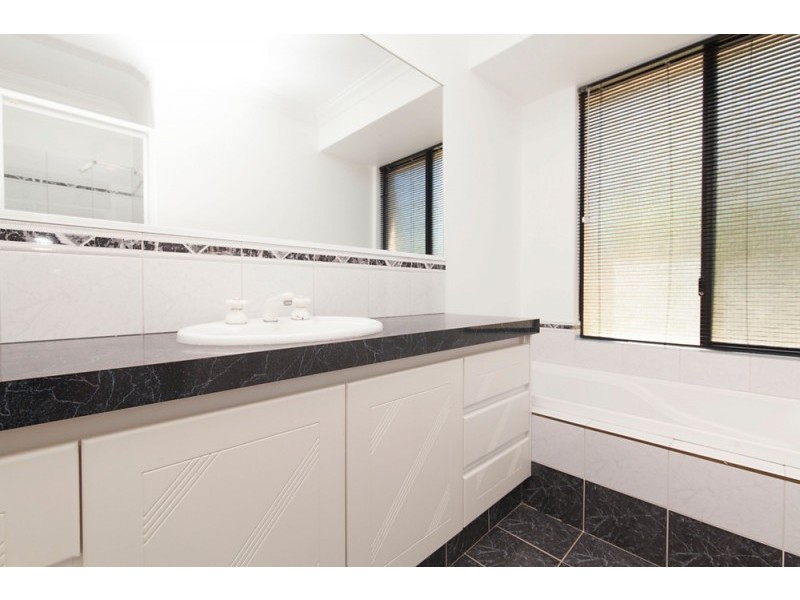 4 La Spezia Drive, Secret Harbour WA 6173