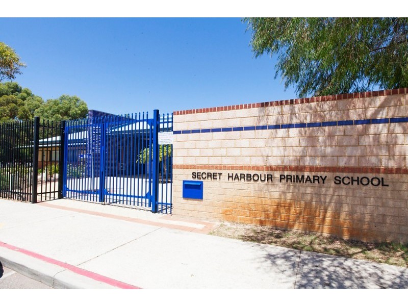 4 La Spezia Drive, Secret Harbour WA 6173