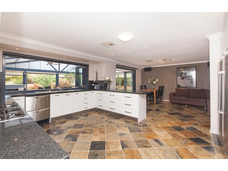 3 Hubbard Place, Safety Bay WA 6169