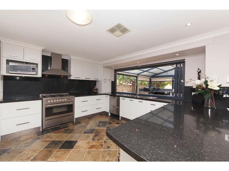 3 Hubbard Place, Safety Bay WA 6169