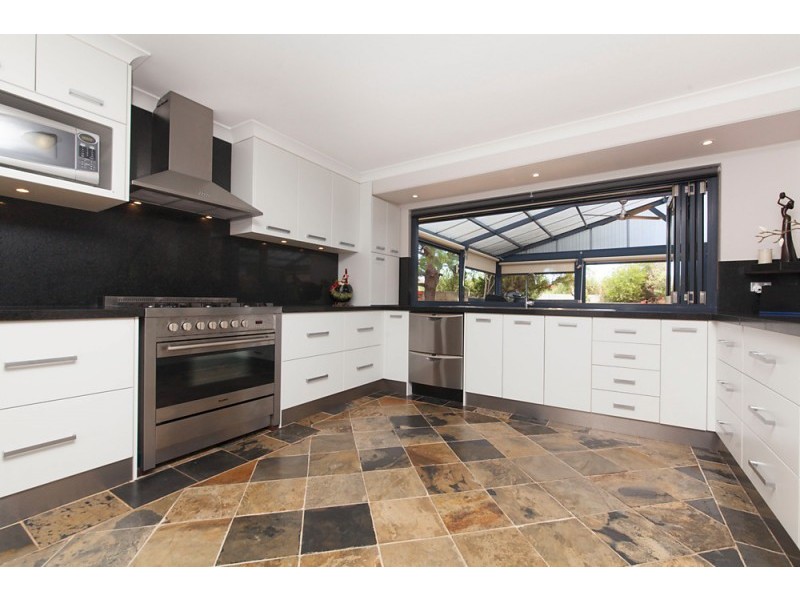 3 Hubbard Place, Safety Bay WA 6169